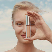 Lade das Bild in den Galerie-Viewer, KJAER WEIS The invisible Touch Concealer - The Glow Shop
