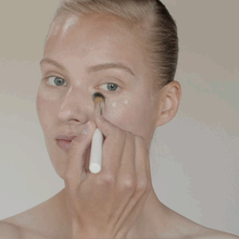 Lade das Bild in den Galerie-Viewer, KJAER WEIS The invisible Touch Concealer - The Glow Shop
